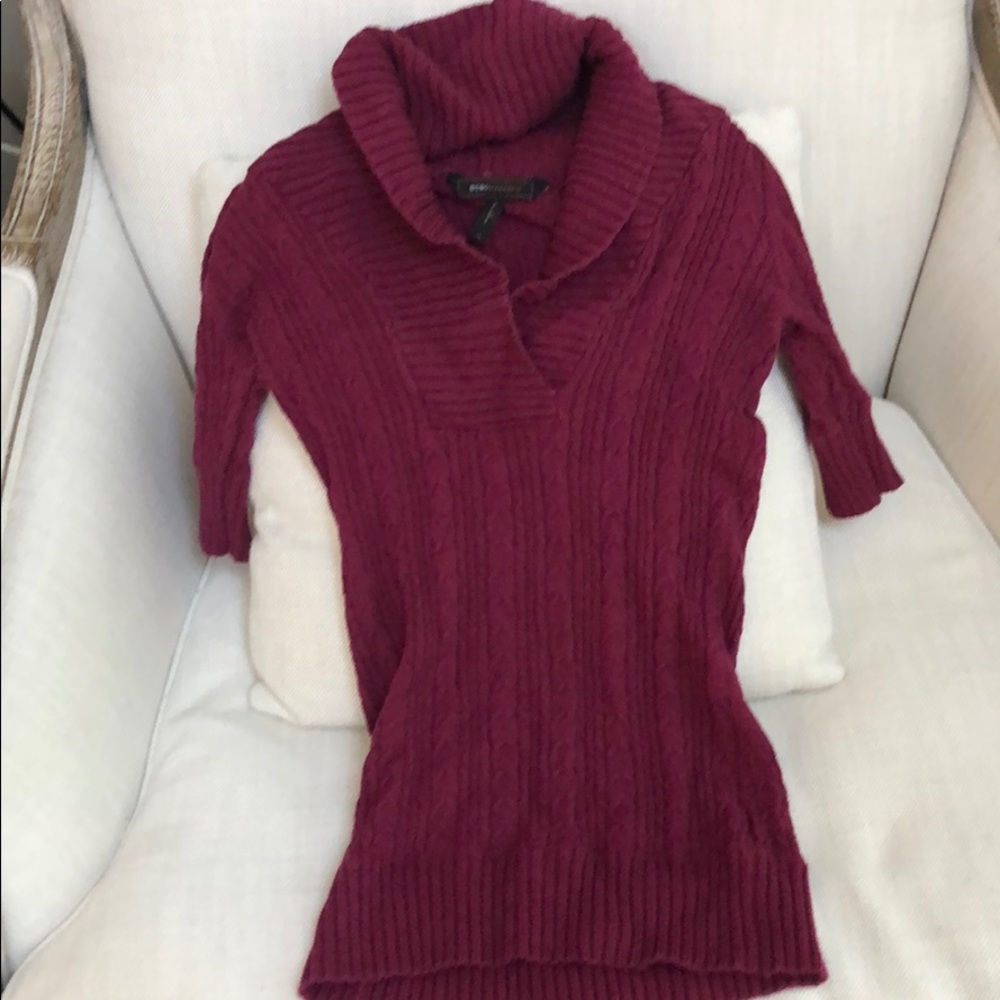 BCBG magenta v-neck short sleeved sweater in XS
